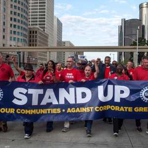 إضراب عمال السيارات في ديترويت لزيادة أجورهم- أرشيفية