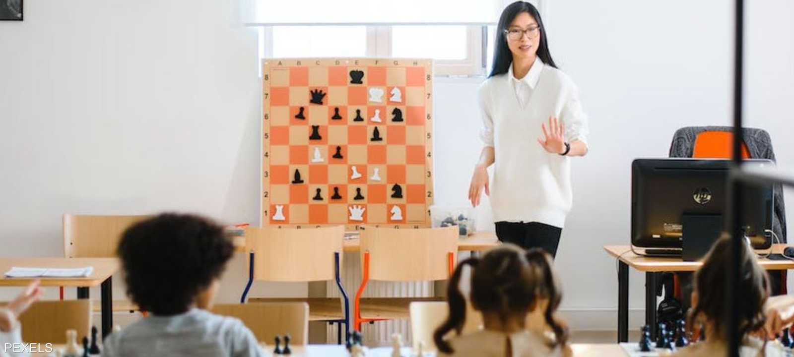 الوقوف الطويل يؤدي إلى قلة تدفق الدم