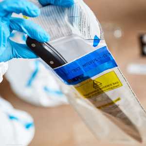 أرشيفية.. الزوج ذبح زوجته بسكين