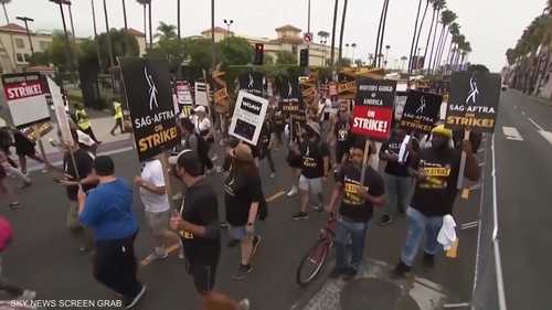 اتحاد كتاب هوليوود يعلن إنهاء إضراب استمر 146 يوما