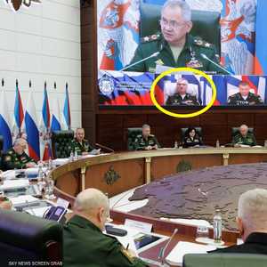 موسكو تبث صورا لقائد أسطول البحر الأسود خلال حضوره اجتماع