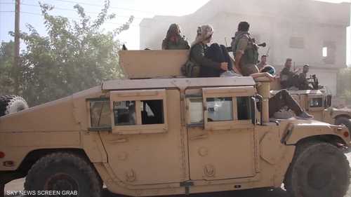 25 قتيلا في اشتباكات بين "قسد" ومسلحي العشائر بدير الزور