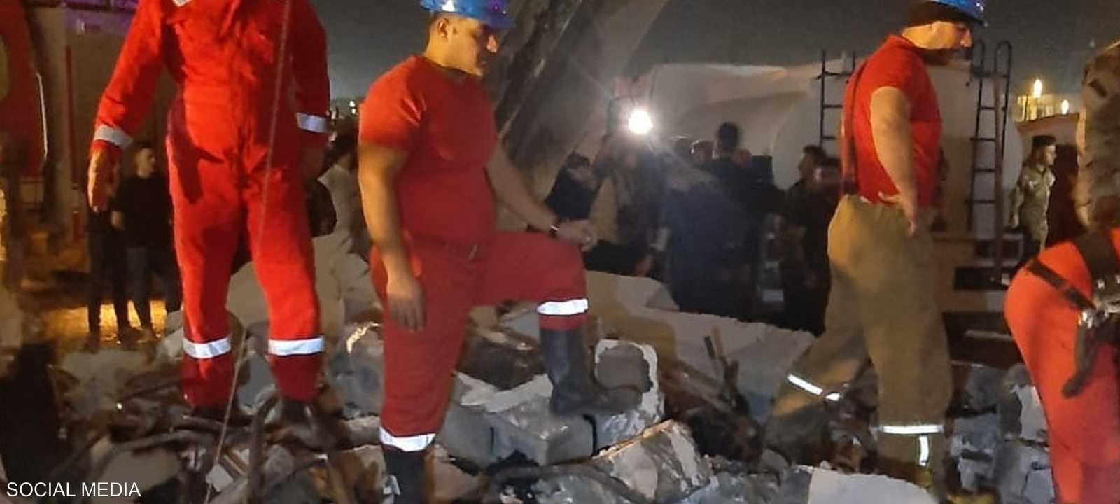 الدفاع المدني العراقي في موقع الحريق