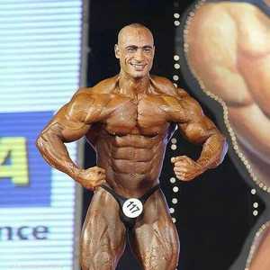 فولة بطل العالم في كمال الأجسام عدة مرات