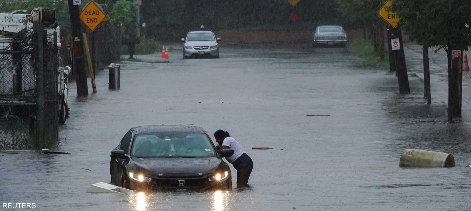 الأمطار حاصرت السيارات والبيوت