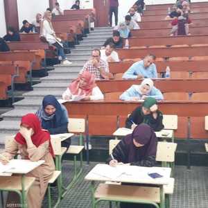 طلبة يتقدمون لامتحانات في جامعة طرابلس (أرشيف)