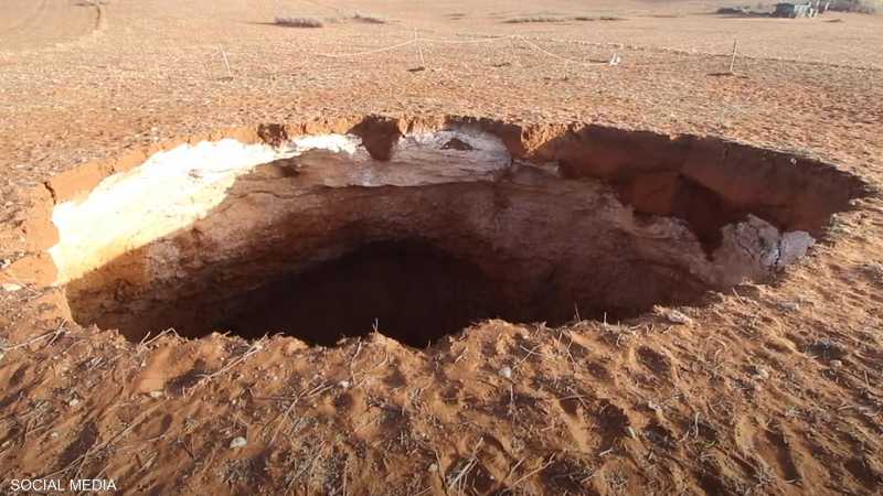 المغرب.. حفرة بعمق 60 مترا تظهر فجأة وتثير الرعب
