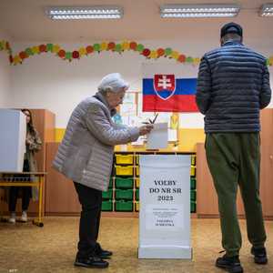 حزب معارض مؤيد لموسكو يفوز بانتخابات سلوفاكيا