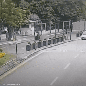 لحظة الهجوم على وزارة الداخلية التركية