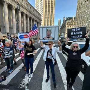 أنصار ومعارضون لترامب تجمعوا قرب المحكمة