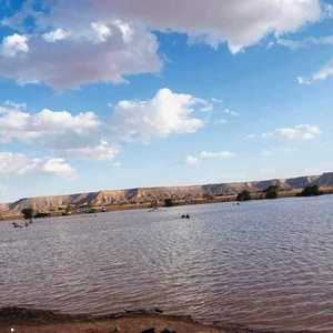 ليبيا.. السيول تُحوِّل صحراء قاحلة إلى بحيرات وشلالات