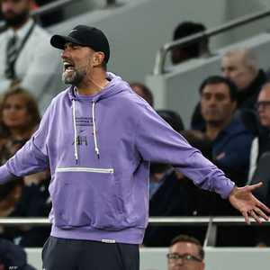 يورغن كلوب خلال لقاء توتنهام