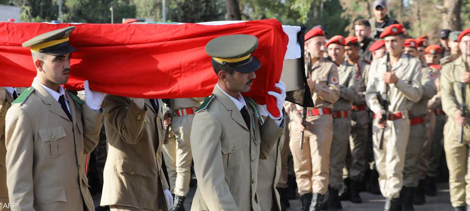 بدأت سوريا تشييع ضحايا الهجوم على الكلية الحربية بحمص