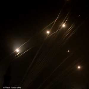 لحظة إطلاق صواريخ من غزة