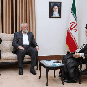 إسماعيل هنية في اجتماع سابق مع المرشد الإيراني علي خامنئي