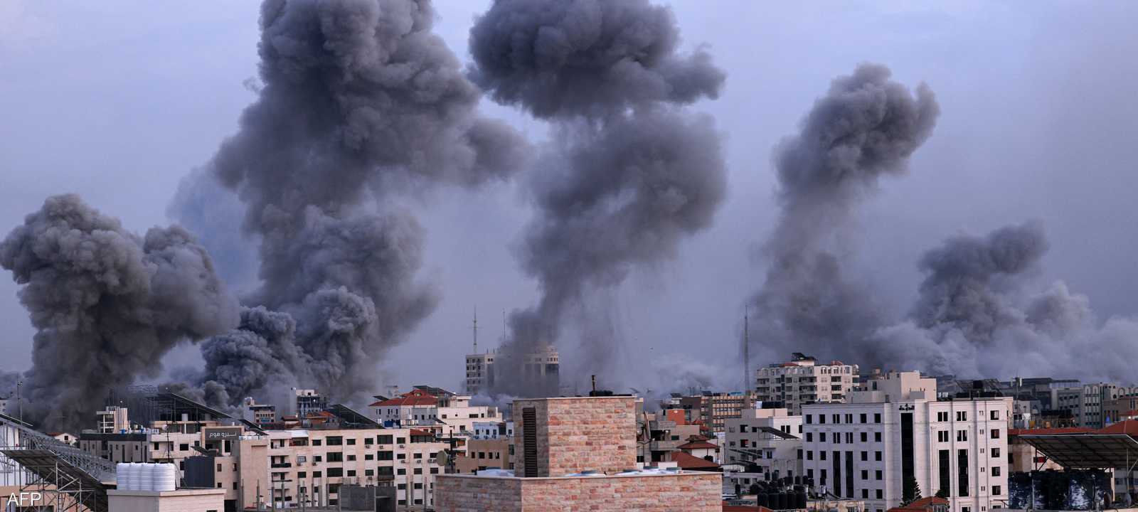 تصاعد الأدخنة عقب القصف الإسرائيلي على قطاع غزة