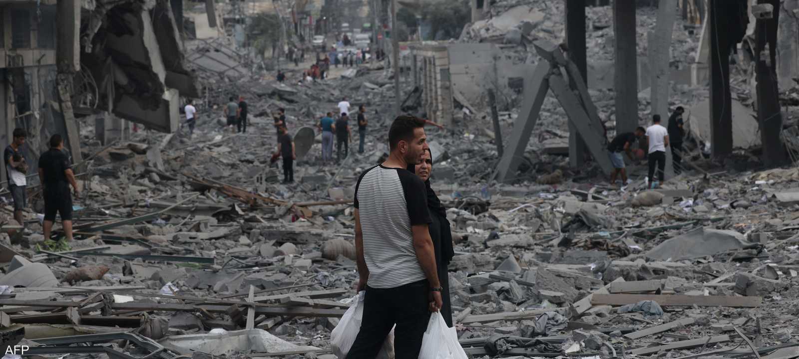 دمار هائل لحق بحي الرمال في مدينة غزة