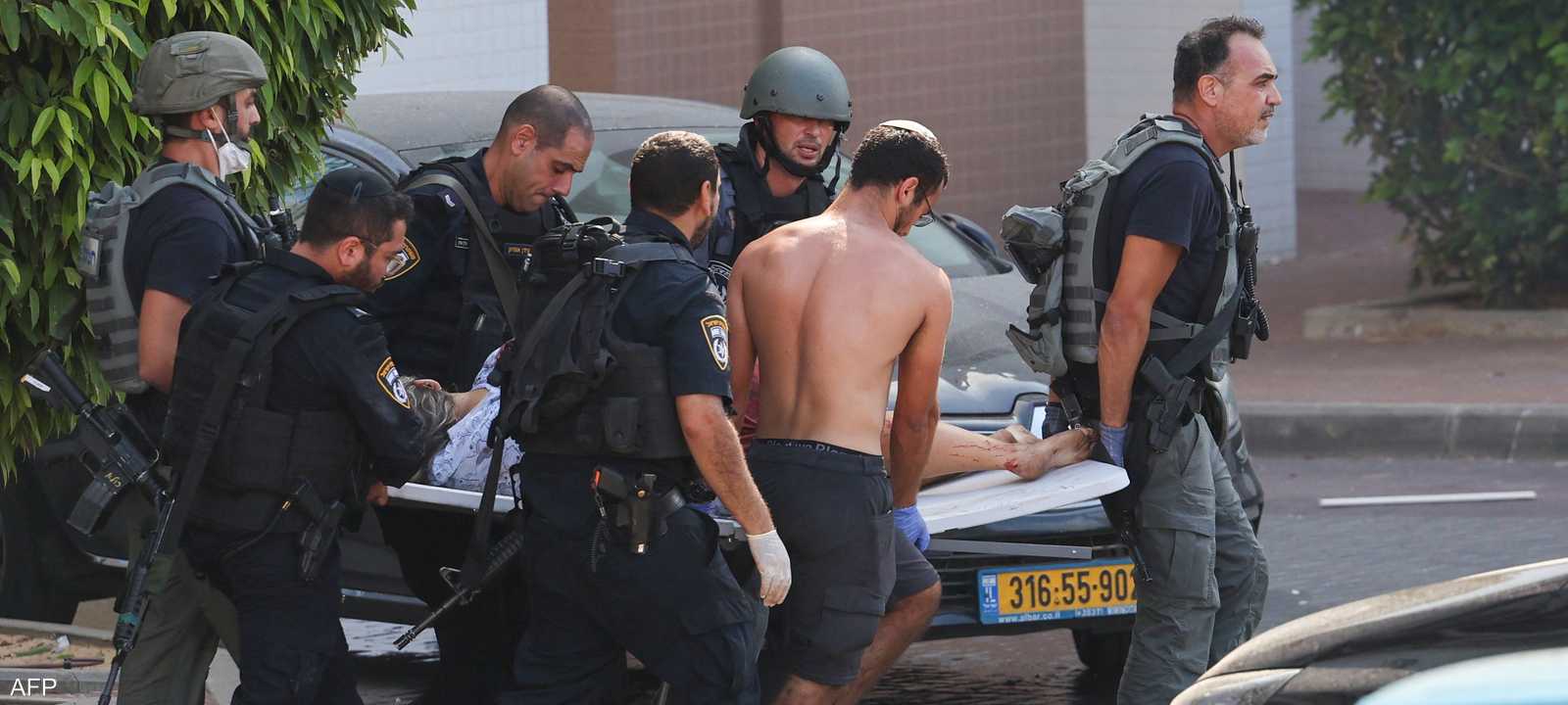 نقل أحد المصابين في عسقلان