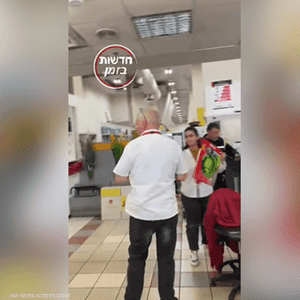 هلع الشراء يفرغ أرفف المحلات في إسرائيل