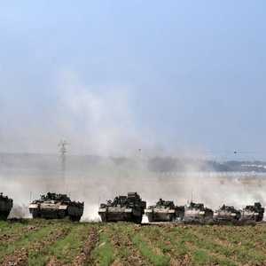 إسرائيل تحشد دباباتها على حدود قطاع غزة