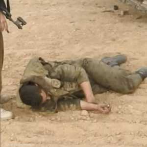 جنود إسرائيليون اقتادتهم عناصر حماس خلال هجومها