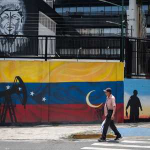 لوحة جدارية على الحائط خارج مقر شركة بتروليوس دي فنزويلا