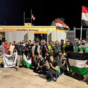 من هم الشباب المصريين المرافقين لقافلة مساعدات غزة؟