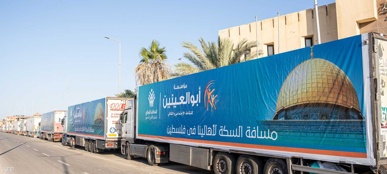 تحمل الشاحنات مستلزمات طبية ومواد غذائية