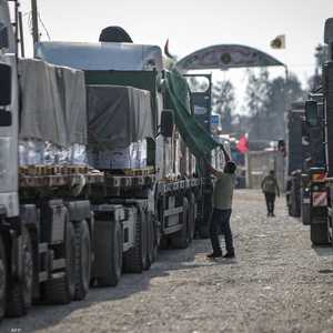 شاحنة مساعدات تعبر رفح نحو غزة