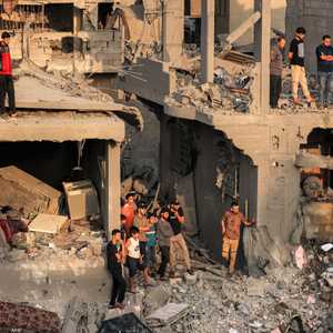 غارات مكثفة على غزة وحماس تقصف مواقع إسرائيلية