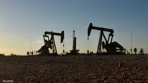 النفط - منصة تعمل في حقل بميدلاند، تكساس