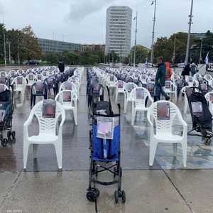 احتجزت حماس أكثر من مئتي شخص كرهائن
