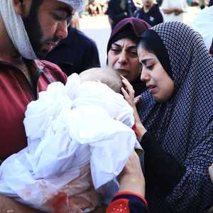 ضحايا من الأطفال والمدنيين جراء القصف العنيف على غزة
