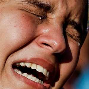 سيدة فلسطينية خلال جنازة أحد أقاربها قضى بقصف إسرائيلي لغزة