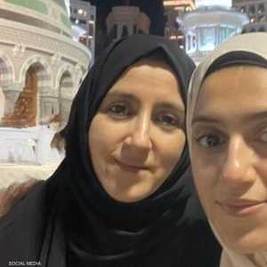 الأم ليلى وابنتها زينب.