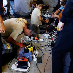 أدى انقطاع خدمات الهواتف والإنترنت إلى عزل سكان غزة