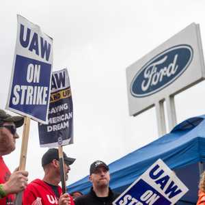 انتهاء إضراب عمال السيارات في أميركا