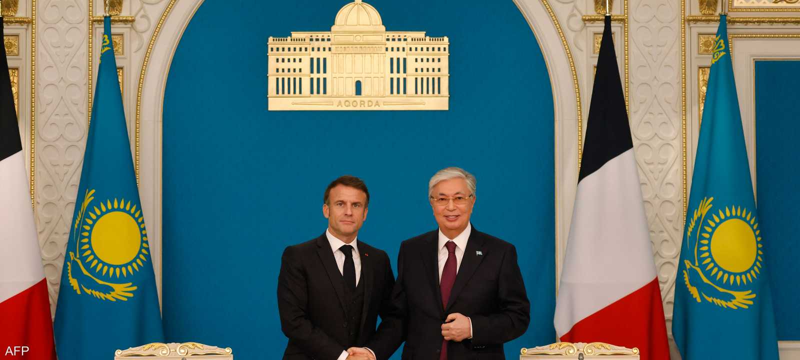 الرئيس الفرنسي إيمانويل ماكرون ورئيس كازاخستان قاسم توكاييف