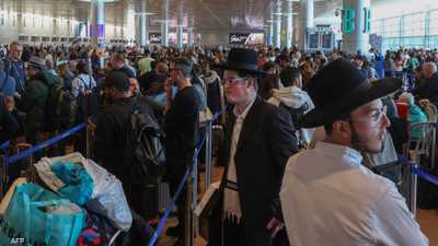 أعداد من الإسرائيليين في مطار تل أبيب