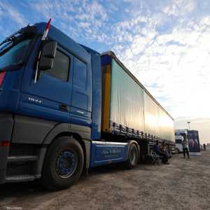 عبور 50 شاحنة جديدة محملة بالمساعدات الإنسانية من معبر رفح