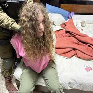 صورة متداولة لاعتقال عهد التميمي في قرية النبي صالح