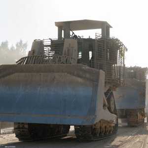 الجرافة "دي 9" شديدة التدريع.