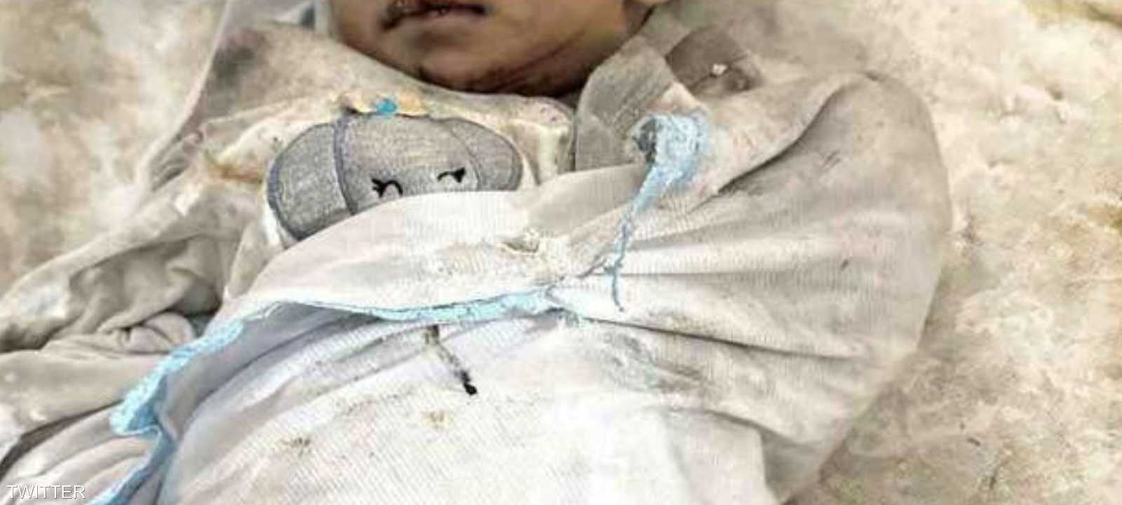 رضيع في قماطة ضحية قصف إسرائيلي لمخيم المغازي