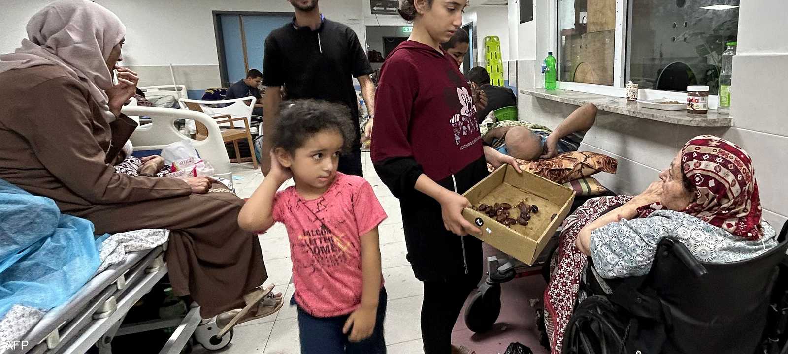 لجأ الآلاف من المدنيين في غزة إلى مستشفى الشفاء