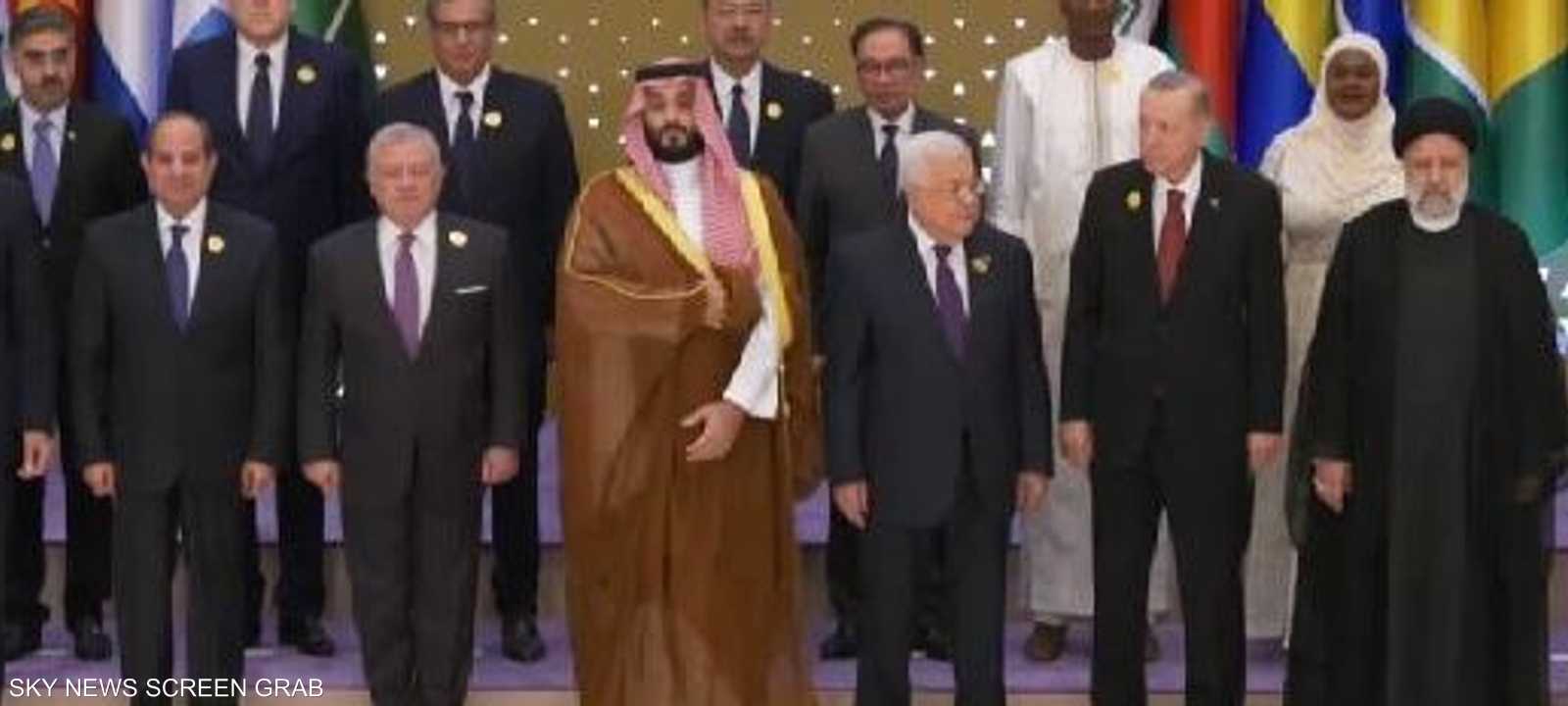 الصورة التذكارية للمشاركين في القمة الاستثنائية