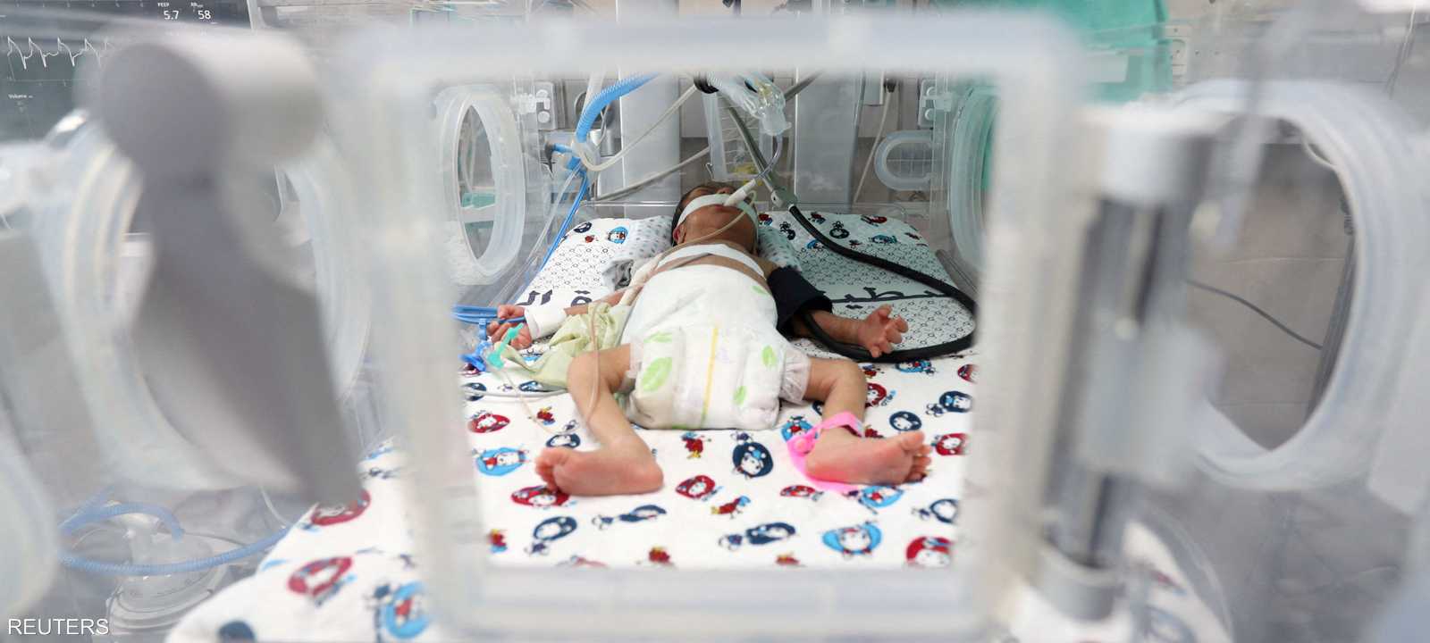 أطفال عمرهم أيام يواجهون الموت بسبب الحصار الإسرائيلي