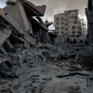 آثار الدمار جراء القصف العنيف على غزة