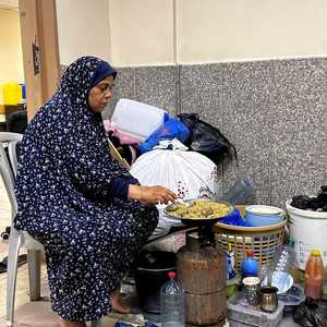 أسر وعائلات لجأت جراء قصف إسرائيل لمستشفى الشفاء في غزة