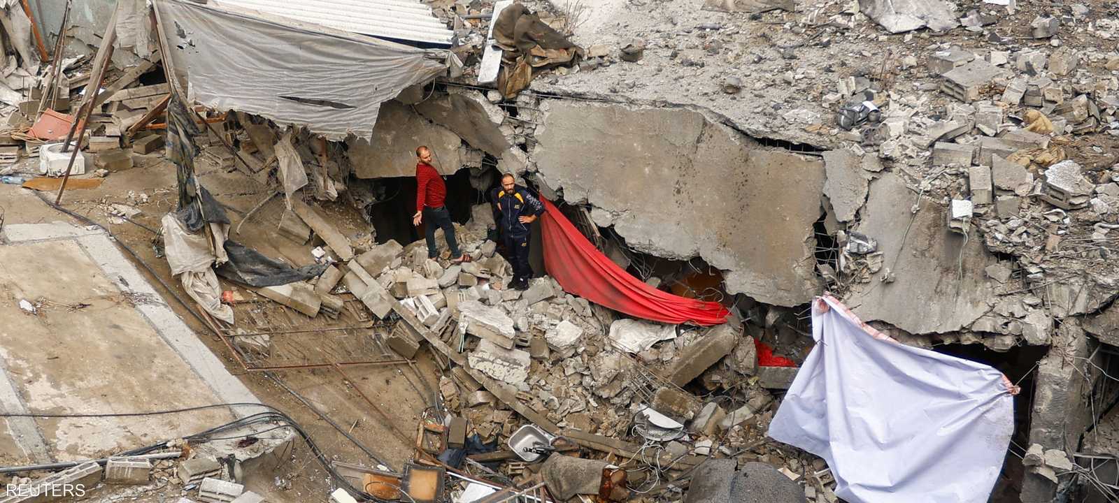 القصف الإسرائيلي دمر أجزاء كبيرة في غزة وقتل أكثر من 11 ألفا