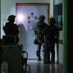 قوات إسرائيلية خلال اقتحامها مستشفى الشفاء